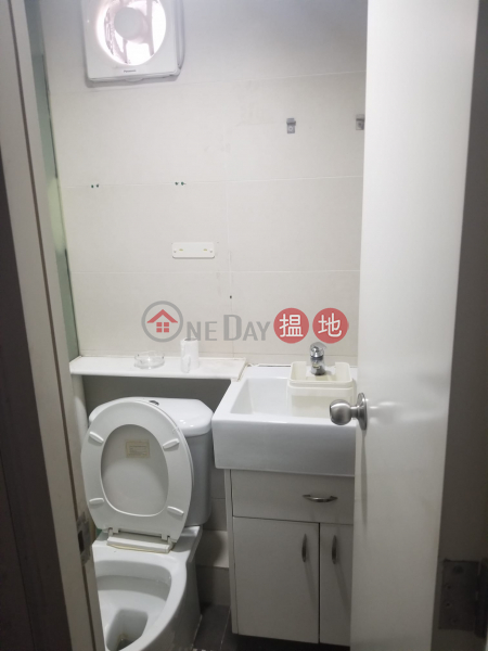 HK$ 35,000/ month | Simsons Commercial Building, Wan Chai District, TEL: 98755238