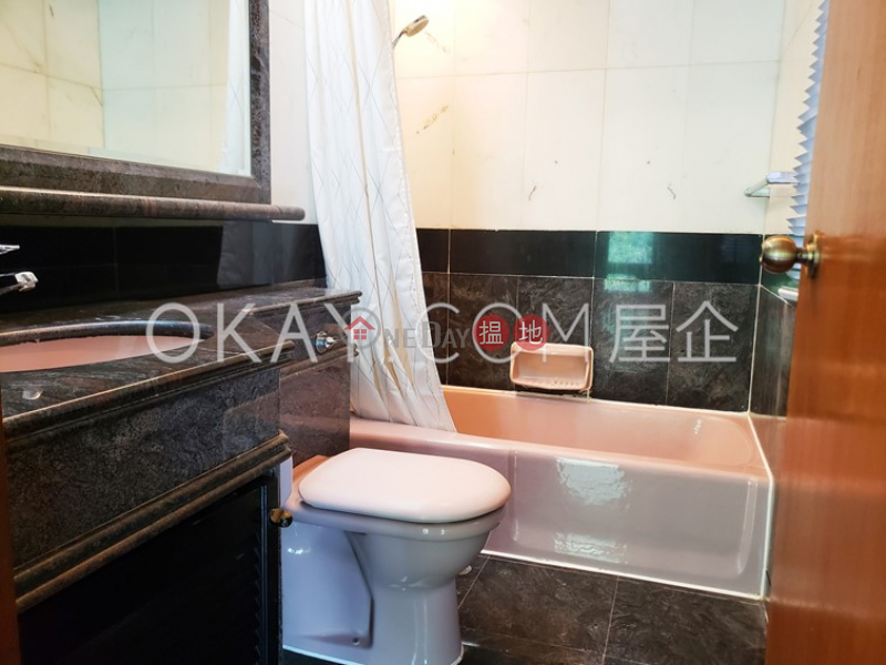 HK$ 35,000/ 月曉峰閣-中區2房1廁,實用率高,極高層,星級會所曉峰閣出租單位