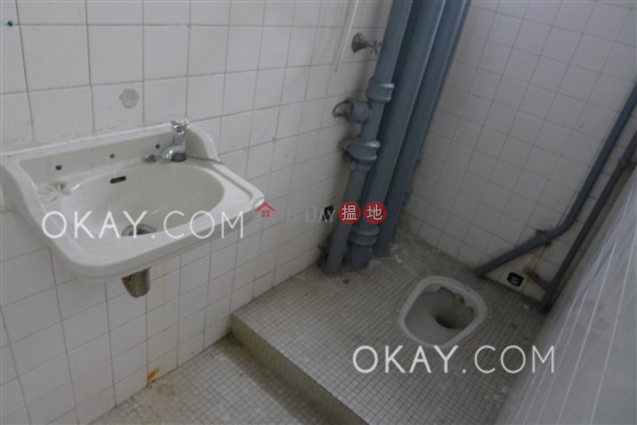 Gorgeous 2 bedroom with parking | Rental, Dor Fook Mansion 多福大廈 Rental Listings | Western District (OKAY-R32557)