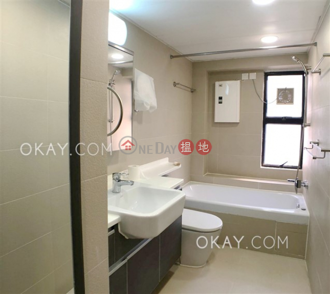 HK$ 54,000/ month Scenic Garden Western District, Gorgeous 3 bedroom with balcony & parking | Rental