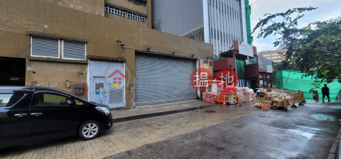 Parking is available in front of the factory gate. | Yip Shing Industrial Centre 業成工業中心 _0