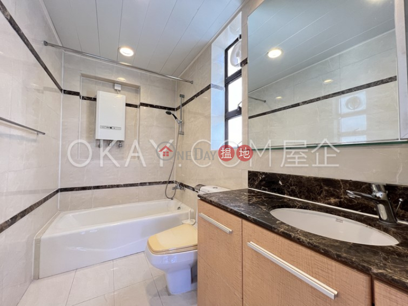 HK$ 50,000/ month | Villa Rocha | Wan Chai District Elegant 3 bedroom with parking | Rental