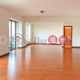 Gorgeous 4 bedroom with balcony & parking | Rental