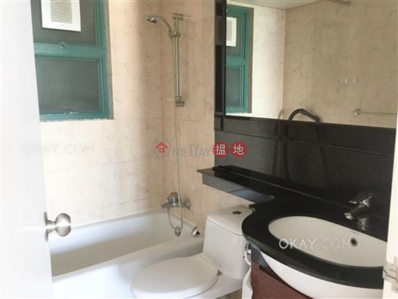 HK$ 26,500/ month Discovery Bay, Phase 13 Chianti, The Barion (Block2) | Lantau Island Unique 2 bedroom on high floor with sea views & balcony | Rental
