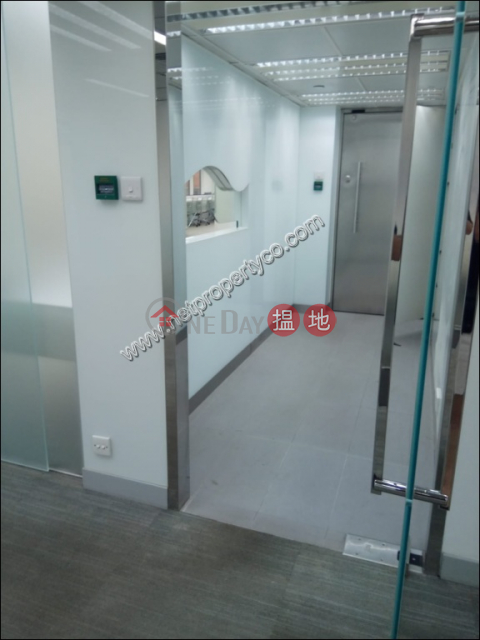 High Floor Spacious Office or Office Retail | 威靈頓廣場 Wellington Place _0