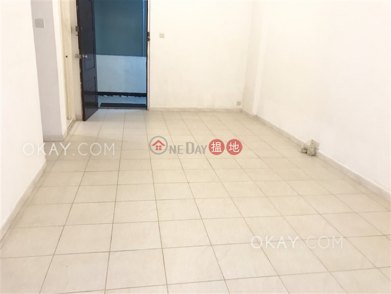 HK$ 30,000/ month, Wise Mansion Western District, Intimate 2 bedroom with balcony | Rental