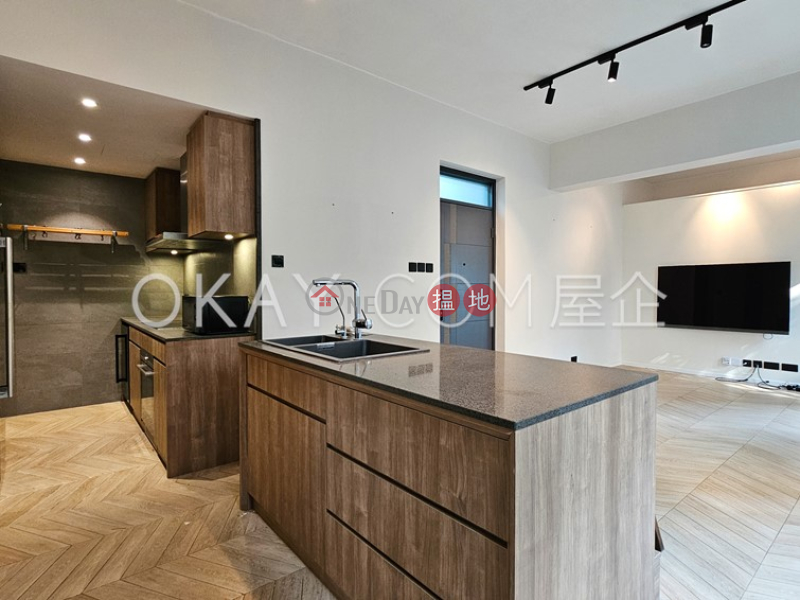 Gorgeous 1 bedroom in Mid-levels Central | For Sale | Pak Fai Mansion 百輝大廈 Sales Listings