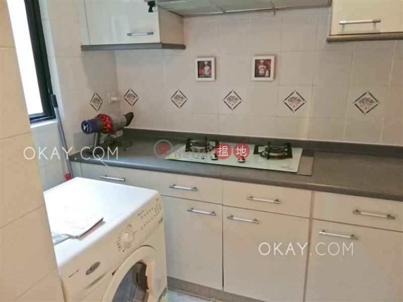 HK$ 26,000/ month | Scenecliff Western District, Generous 2 bedroom with balcony | Rental