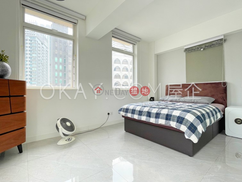 Charming 1 bedroom on high floor with rooftop | For Sale | Hay Wah Building BlockA 熙華大廈 A座 Sales Listings