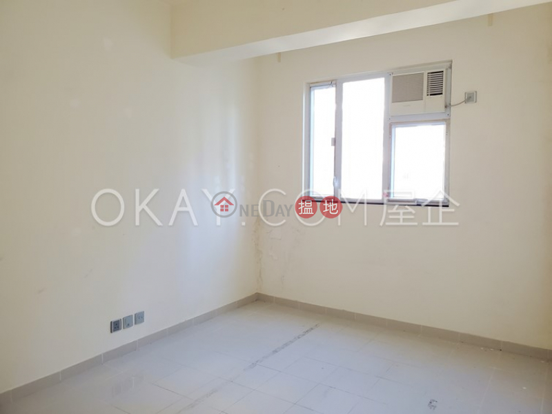 HK$ 28,000/ month, Bonanza Court, Western District Unique 3 bedroom in Mid-levels West | Rental