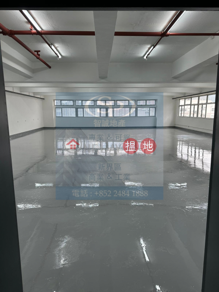 Tsuen Wan Shield: multiple windows for nice lighting, with toilet inside the unit | Shield Industrial Centre 順豐工業中心 Rental Listings