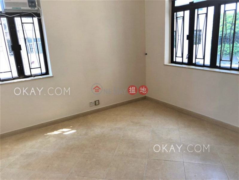 Luxurious 3 bedroom with parking | For Sale | Block 4 Mandarin Court 翠華大廈4座 Sales Listings