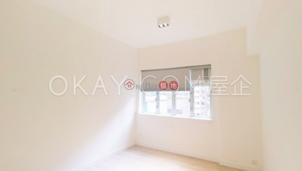 HK$ 75,000/ month, Emerald Court Western District | Efficient 3 bed on high floor with balcony & parking | Rental