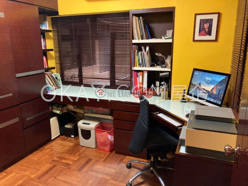 HK$ 22M, Park View Court Western District Efficient 3 bedroom with balcony & parking | For Sale