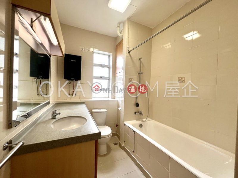Beautiful 3 bedroom with balcony & parking | Rental | Aurora - Quarters 銀霞閣 Rental Listings