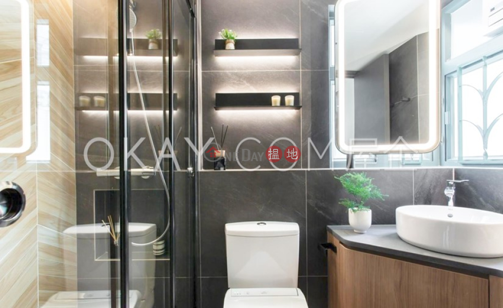 HK$ 9.2M POKFULAM TERRACE, Western District | Tasteful 2 bedroom on high floor with balcony | For Sale