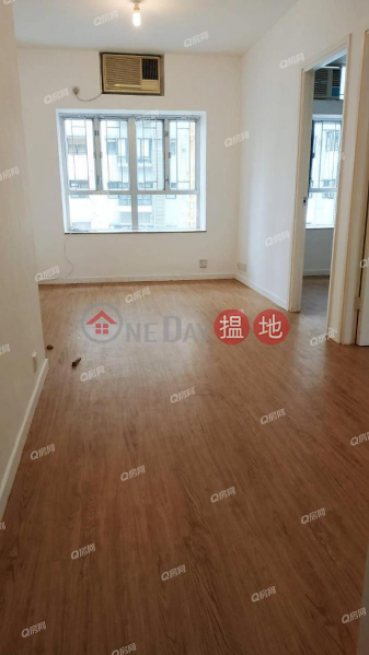 HK$ 21,500/ month Maxluck Court Western District Maxluck Court | 2 bedroom High Floor Flat for Rent