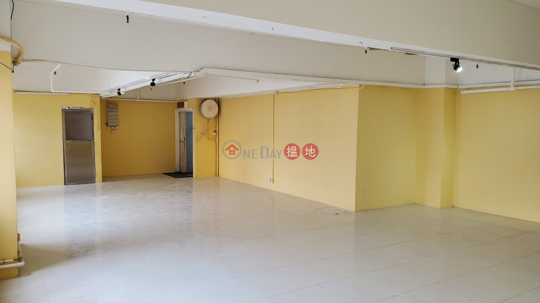 The nearest Tuen Mun West Rail Station is very crowded and the rental price is $17500. | Mai Kei Industrial Building 美基工業大廈 Rental Listings