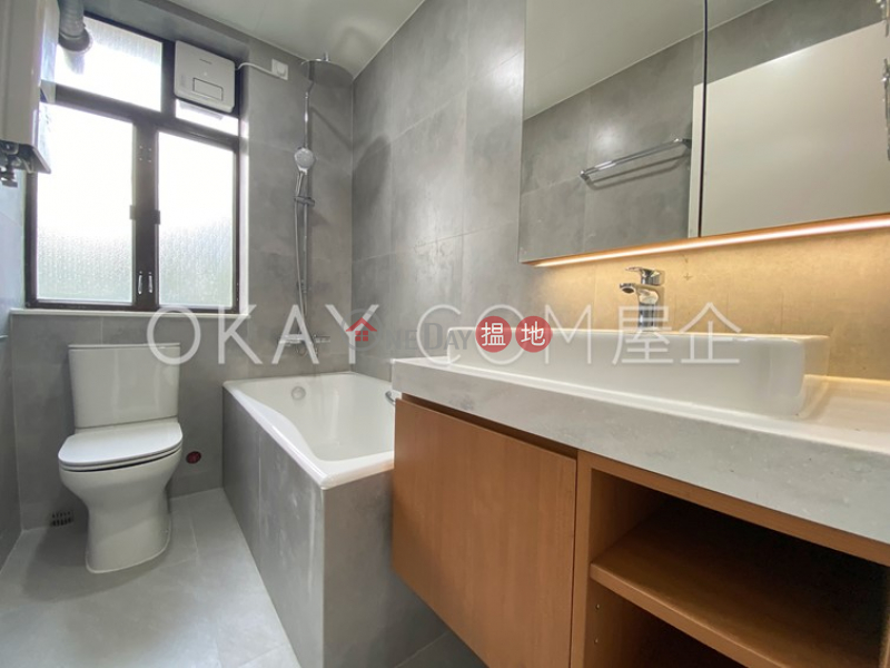 HK$ 68,000/ month | 88A-88B Pok Fu Lam Road, Western District Efficient 3 bedroom with balcony & parking | Rental