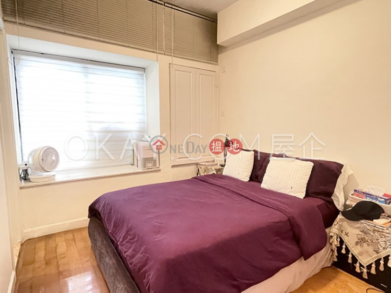 HK$ 8.39M | Wonderland Villas Estate Block 3, Kwai Tsing District | Generous 3 bedroom with terrace | For Sale