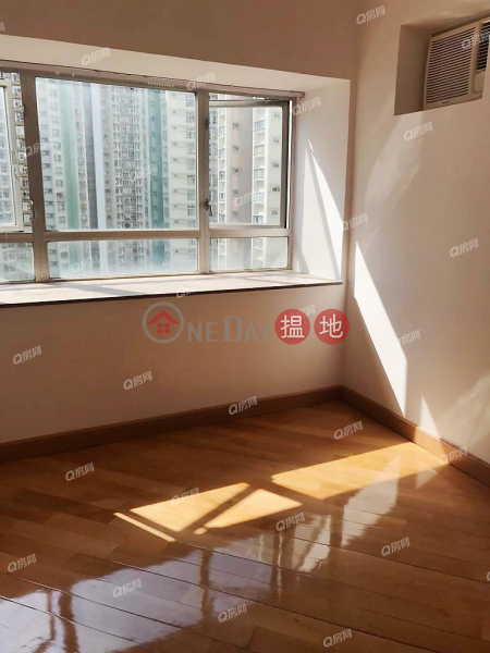 Property Search Hong Kong | OneDay | Residential | Rental Listings | South Horizons Phase 4, Wai King Court Block 30 | 3 bedroom Mid Floor Flat for Rent
