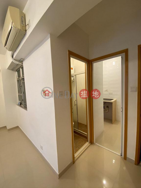 Flat for Rent in Sing Tak Building, Wan Chai 144-146 Johnston Road | Wan Chai District Hong Kong, Rental, HK$ 14,800/ month