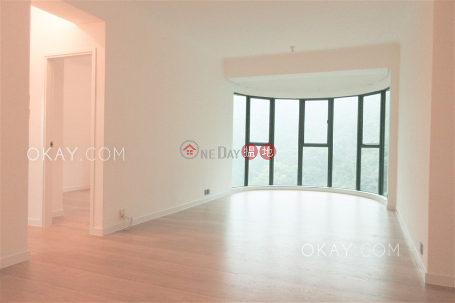 Rare 2 bedroom with parking | Rental, Hillsborough Court 曉峰閣 Rental Listings | Central District (OKAY-R9634)