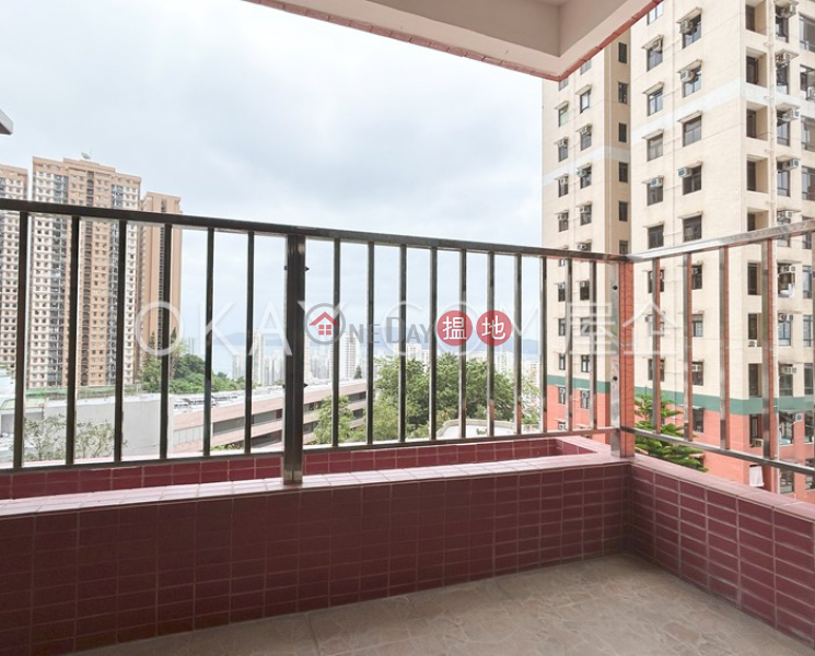 HK$ 36,000/ month | Pokfulam Gardens Block 4, Western District | Gorgeous 3 bedroom with balcony | Rental