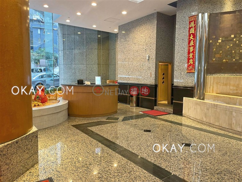 HK$ 33,000/ month Goldwin Heights, Western District Nicely kept 3 bedroom in Mid-levels West | Rental