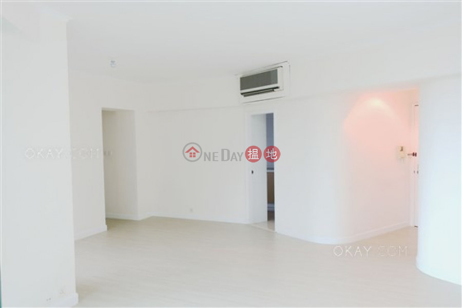 Gorgeous 3 bedroom with parking | Rental, Hillsborough Court 曉峰閣 Rental Listings | Central District (OKAY-R18859)