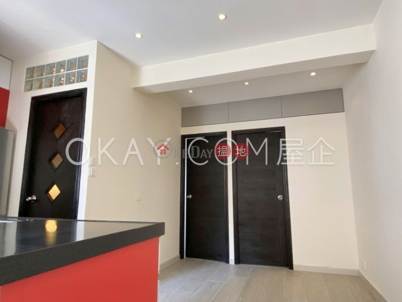 HK$ 25,000/ month | Wai Lun Mansion, Wan Chai District Practical 2 bedroom on high floor | Rental