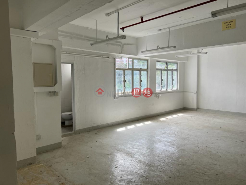 Property Search Hong Kong | OneDay | Industrial, Rental Listings | Kwai Chung Donglian Industrial Building 60,000 yuan all-inclusive flat-use large warehouse freight elevator direct access unit