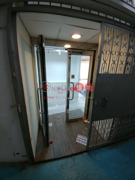 HK$ 15,800/ month | Gold King Industrial Building, Kwai Tsing District, Brand New Decoration Toilet inside