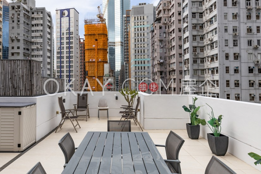 Property Search Hong Kong | OneDay | Residential, Rental Listings | Stylish 2 bedroom on high floor with rooftop | Rental