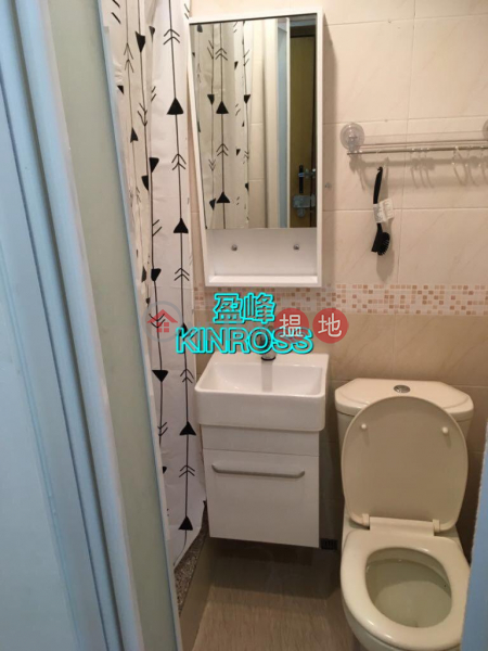 SAI YING PUN 2 BEDROOMS, NEAR MTR, Hing Tai Building 興泰大廈 Sales Listings | Western District (KR9224)