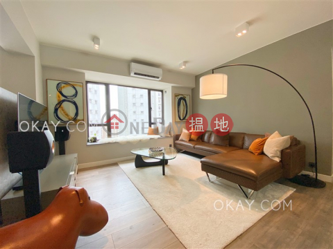 Charming 3 bedroom with parking | Rental, Elegant Villa 雅翠苑 | Tuen Mun (OKAY-R391304)_0