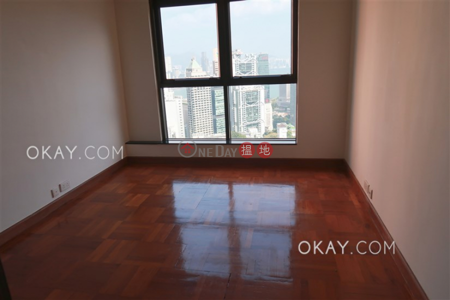 HK$ 83,000/ 月舊山頂道2號-中區-3房2廁,連車位,露台《舊山頂道2號出租單位》