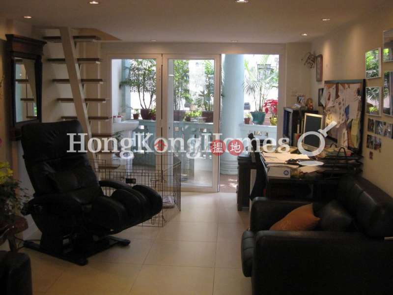 3 Bedroom Family Unit for Rent at 35 Bonham Road 35 Bonham Road 般咸道35
