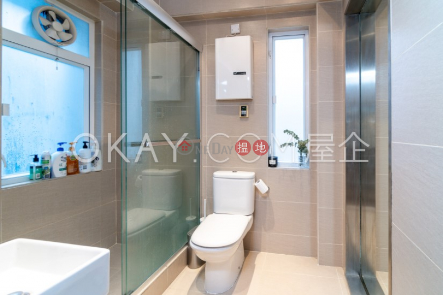 HK$ 34,000/ month, Fair Wind Manor Western District Rare 2 bedroom with balcony | Rental