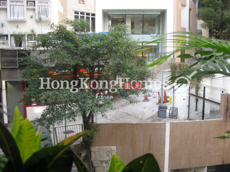 3 Bedroom Family Unit for Rent at 35 Bonham Road 35 Bonham Road 般咸道35