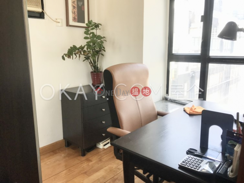 HK$ 8.3M, Caine Tower Central District | Practical 2 bedroom on high floor | For Sale