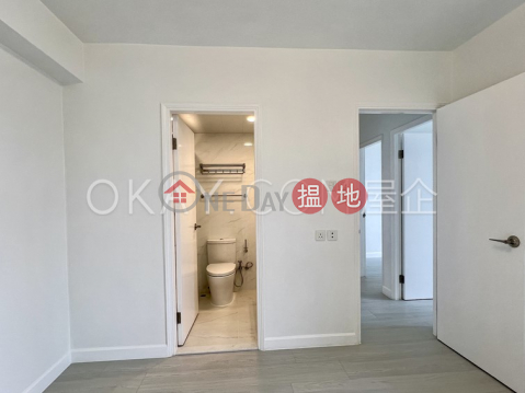 Luxurious 3 bed on high floor with balcony & parking | Rental | Ronsdale Garden 龍華花園 _0