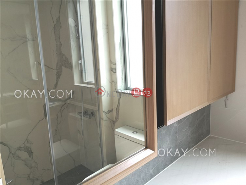 HK$ 39,200/ month, Resiglow Pokfulam Western District, Tasteful 2 bedroom with balcony | Rental