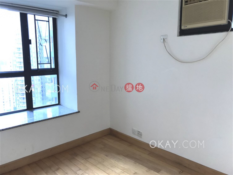 HK$ 18,500/ month Caine Tower | Central District Generous 2 bedroom in Sheung Wan | Rental