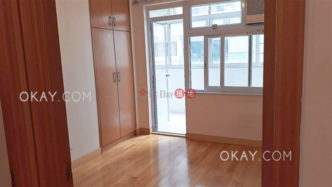 HK$ 19.8M | Cleveland Mansion | Wan Chai District | Stylish 3 bedroom with balcony | For Sale