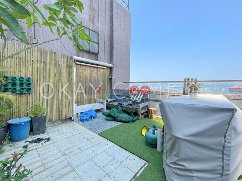 HK$ 31,000/ month, Sussex Court, Western District | Generous 2 bed on high floor with harbour views | Rental