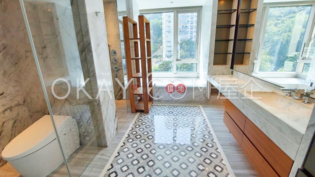 HK$ 218,000/ month, Cluny Park Western District | Unique 3 bed on high floor with harbour views & rooftop | Rental