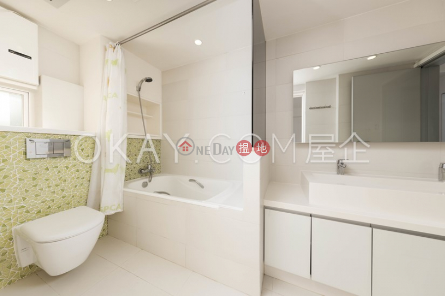 Efficient 3 bedroom with balcony & parking | For Sale | Twin Brook 雙溪 Sales Listings