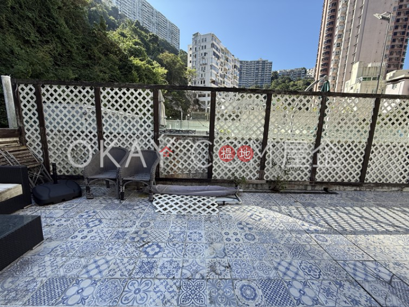 Generous 1 bedroom on high floor with rooftop | For Sale | 7 Village Terrace 山村臺 7 號 Sales Listings