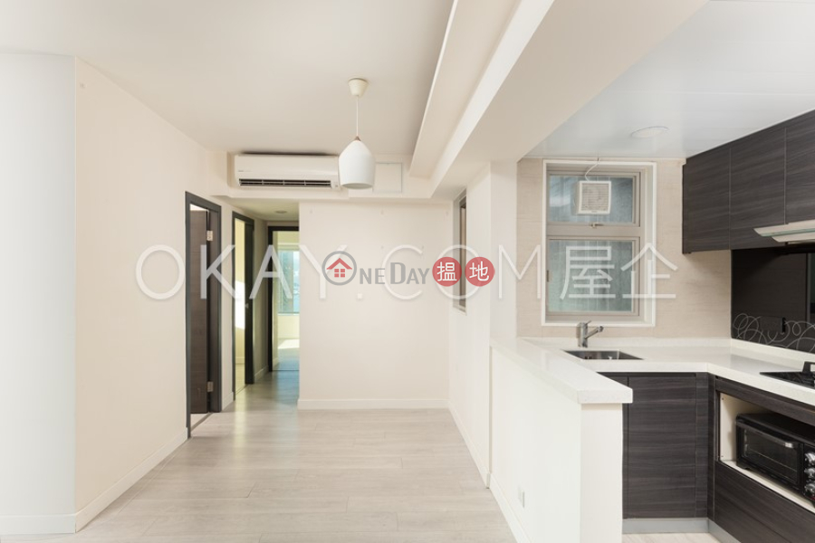 HK$ 38,000/ month Centre Place Western District | Tasteful 3 bedroom with harbour views & balcony | Rental